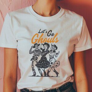 Funny Halloween Graphic Tee Spooky Skeleton Ghouls Vintage Design T-Shirt